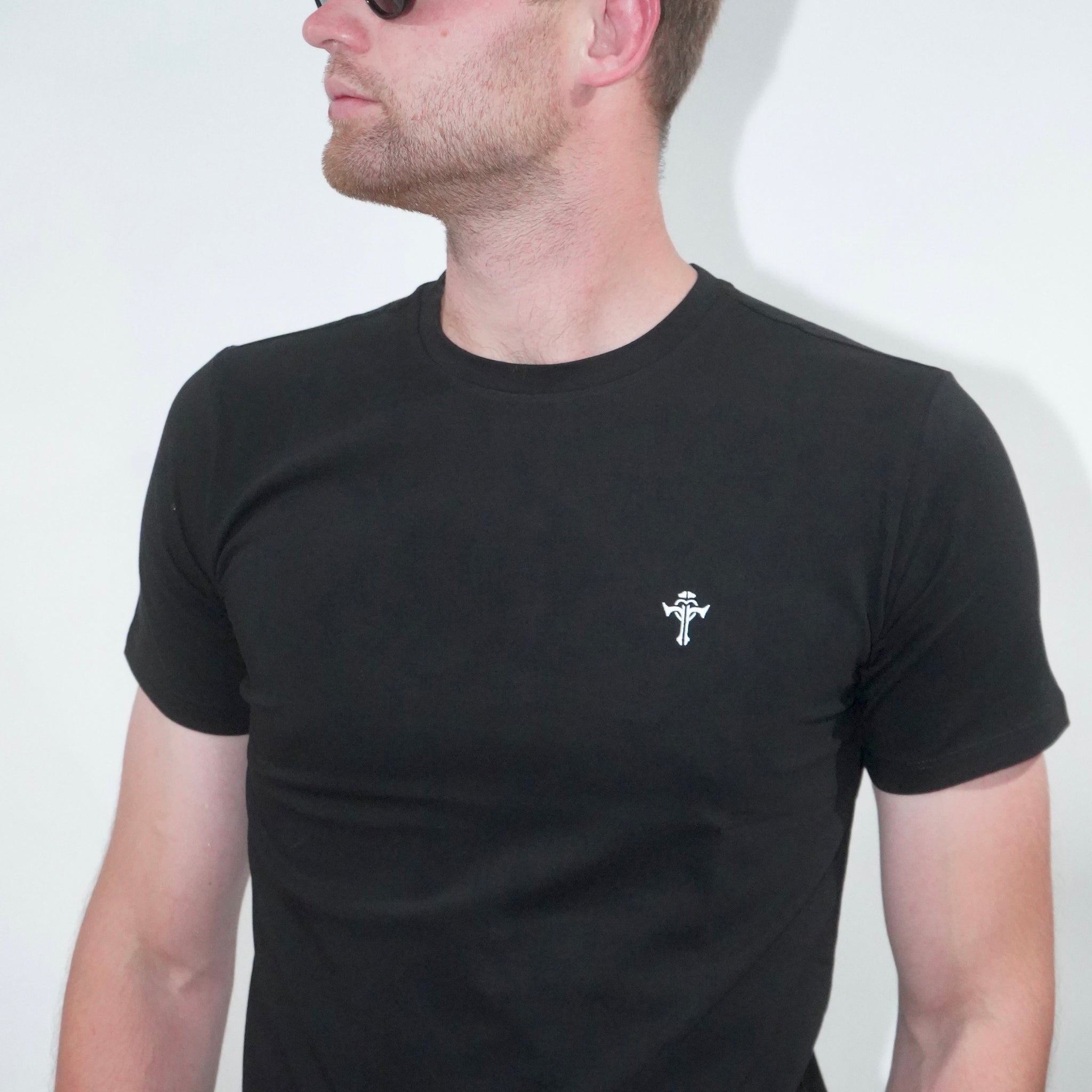 Heart & Cross T-shirt in black